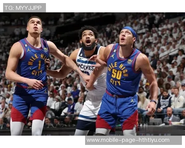 爱德华兹表现平平半场11投仅4中收获10分2篮板并有2次失误